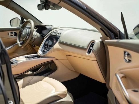 Used 2023 Aston Martin DBX AWD/4WD image 9
