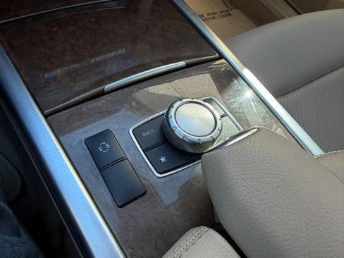 Used 2014 Mercedes-Benz E 350 4MATIC Sedan image 37