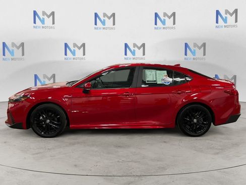 Used 2025 Toyota Camry SE FWD image 2
