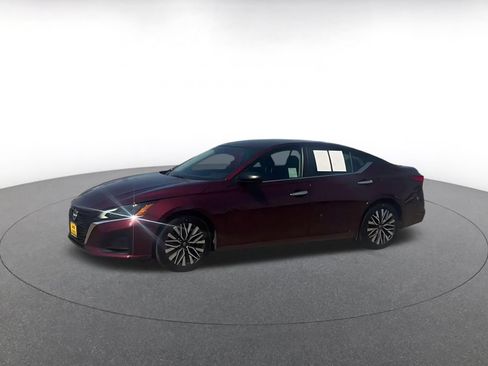 Used 2025 Nissan Altima 2.5 SV FWD image 6