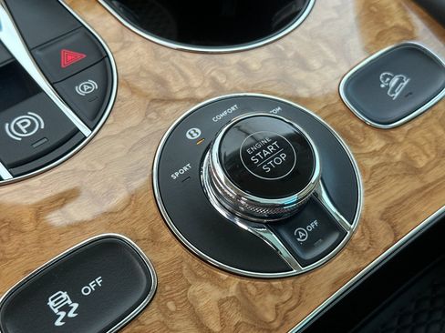 Certified 2023 Bentley Bentayga AWD/4WD image 26