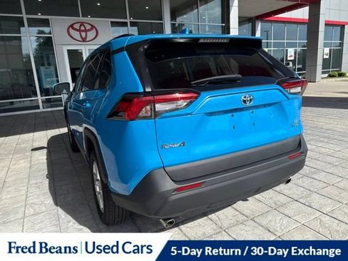 Used 2021 Toyota RAV4 LE AWD/4WD image 14
