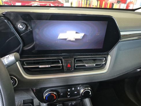 Used 2025 Chevrolet TrailBlazer LT AWD/4WD image 12