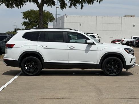 Used 2023 Volkswagen Atlas SE w/ Black Wheel Package FWD image 3