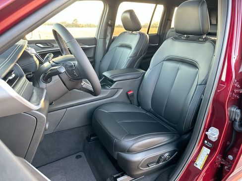 New 2025 Jeep Grand Cherokee Limited w/ Black Appearance Package image 11