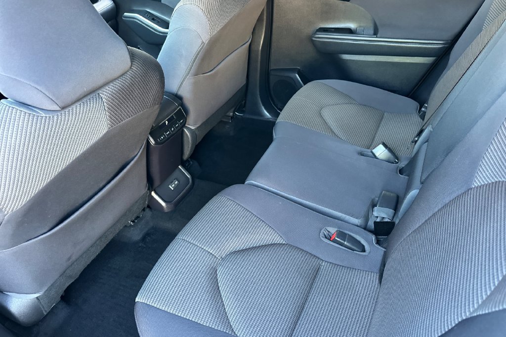 Used 2023 Toyota Highlander LE AWD/4WD image 13