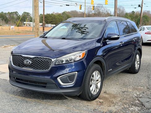 Used 2018 Kia Sorento LX image 1