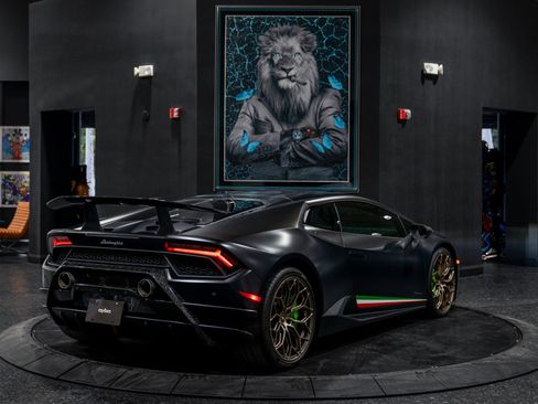 Used 2018 Lamborghini Huracan Performante image 8