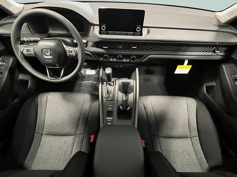 Used 2025 Honda Accord SE image 17