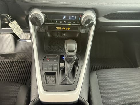 Used 2019 Toyota RAV4 LE w/ All Weather Liner Package AWD/4WD image 19