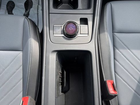 Used 2025 Volkswagen Tiguan SE AWD/4WD image 19