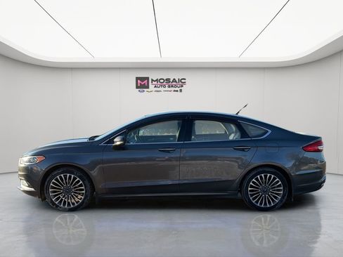 Used 2017 Ford Fusion SE w/ Fusion SE Technology Package image 4