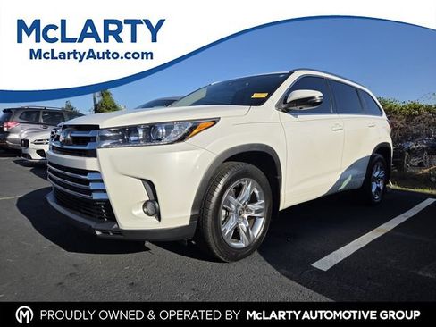 Used 2017 Toyota Highlander Limited FWD image 1