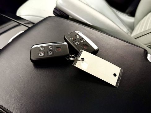 Used 2017 Land Rover Discovery HSE Luxury AWD/4WD image 27