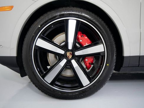 New 2026 Porsche Cayenne S image 12