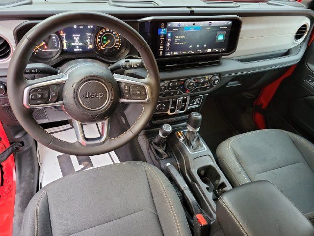 Used 2025 Jeep Wrangler Unlimited Sahara AWD/4WD image 19