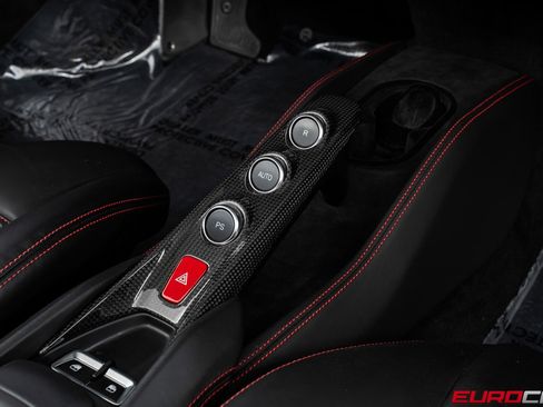 Used 2022 Ferrari F8 Tributo image 38