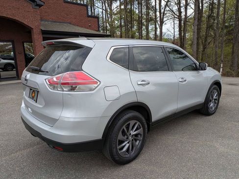 Used 2015 Nissan Rogue S image 4