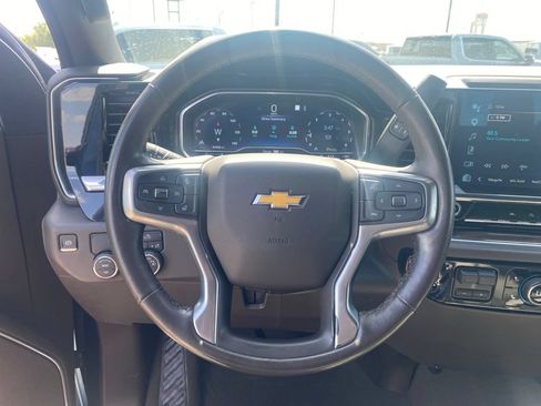 Used 2022 Chevrolet Silverado 1500 LT RWD image 16