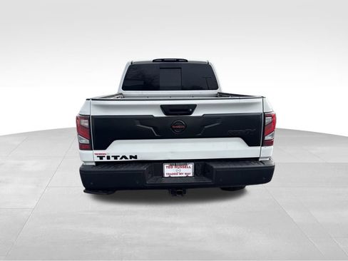 Used 2021 Nissan Titan PRO-4X w/ Pro-4x Convenience Package image 4