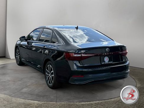 Used 2025 Volkswagen Jetta SE FWD image 5