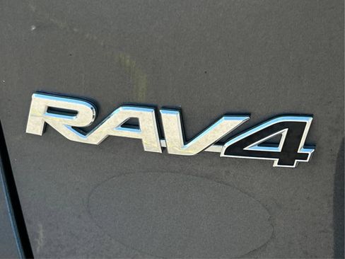 Used 2020 Toyota RAV4 LE w/ All Weather Liner Package AWD/4WD image 30
