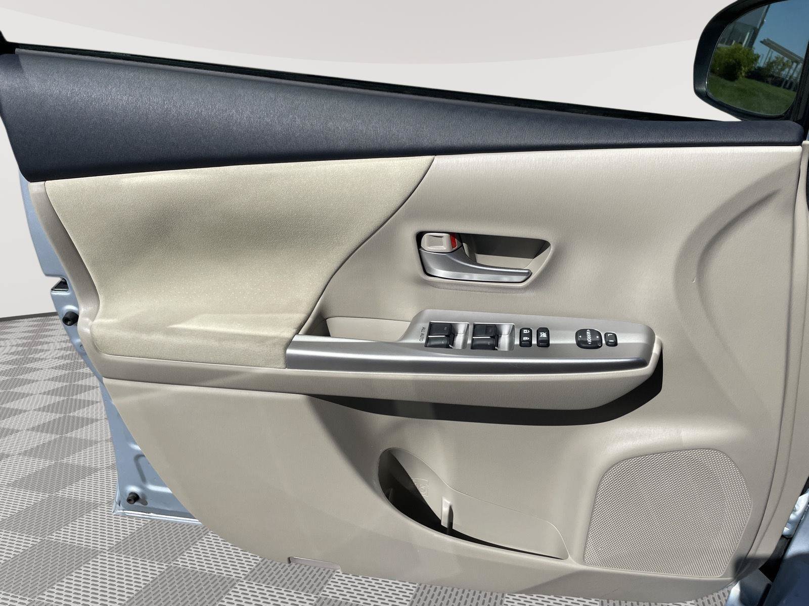 Used 2013 Toyota Prius V Two FWD image 5