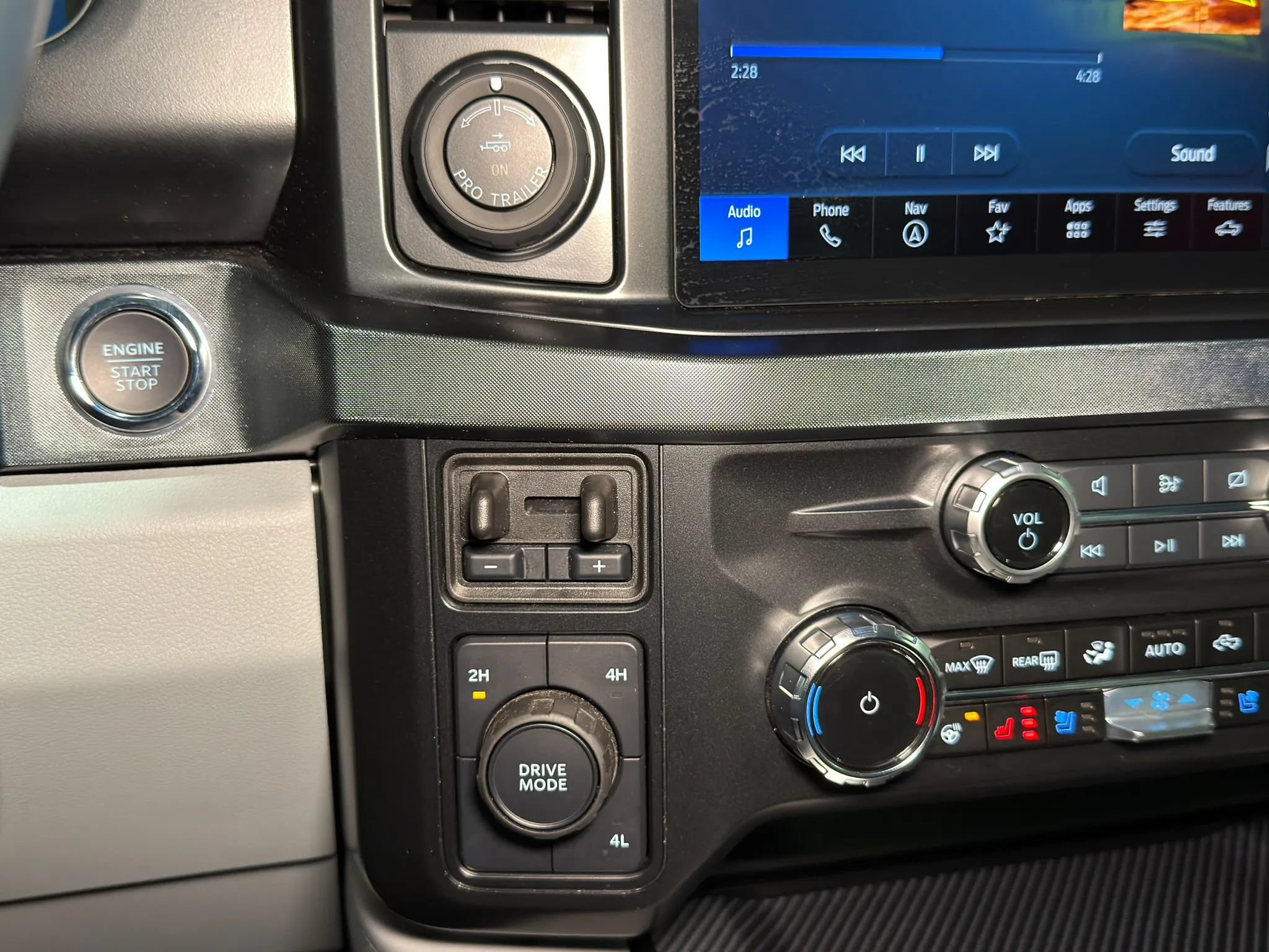 Used 2024 Ford F350 Limited w/ FX4 Off-Road Package AWD/4WD image 31