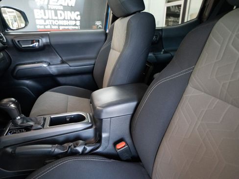 Used 2021 Toyota Tacoma TRD Sport AWD/4WD image 10