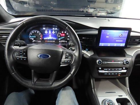 Used 2020 Ford Explorer XLT RWD image 23