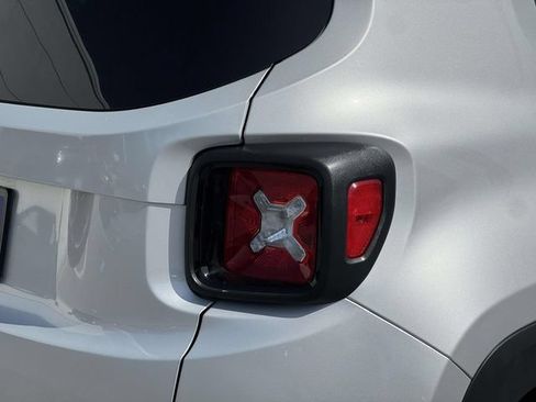 Used 2020 Jeep Renegade Altitude AWD/4WD image 9