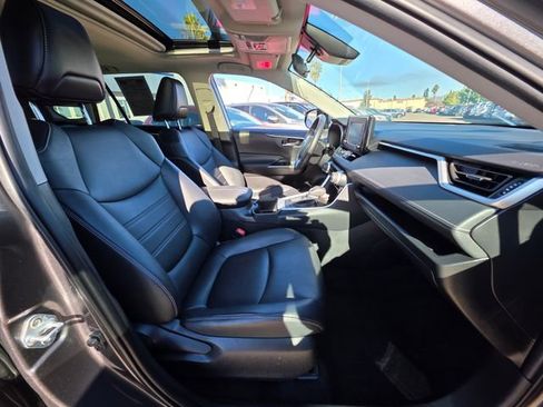Used 2022 Toyota RAV4 XLE Premium image 10