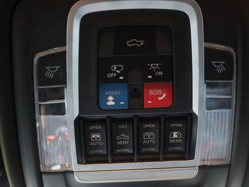 Used 2021 RAM 1500 Laramie AWD/4WD image 40