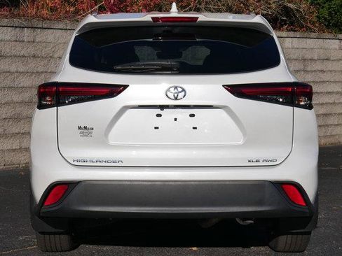Used 2022 Toyota Highlander XLE AWD/4WD image 5