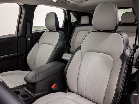 Used 2025 Ford Escape SE w/ PHEV Premium Package FWD image 10