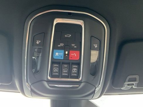 Used 2023 Jeep Grand Cherokee Limited w/ Luxury Tech Group II AWD/4WD image 29