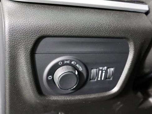 Used 2023 Jeep Grand Cherokee Laredo image 22