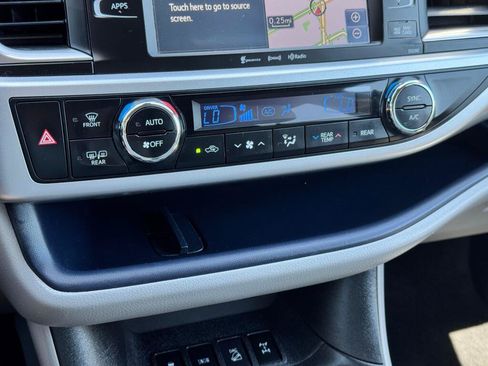 Used 2019 Toyota Highlander XLE AWD/4WD image 22