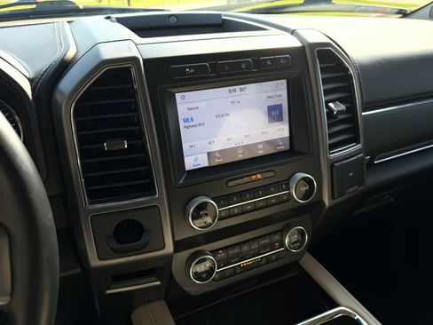 Used 2021 Ford Expedition Platinum RWD image 16