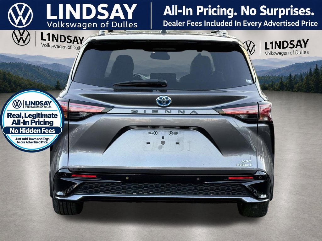 Used 2022 Toyota Sienna XSE w/ XSE Plus Package FWD image 6