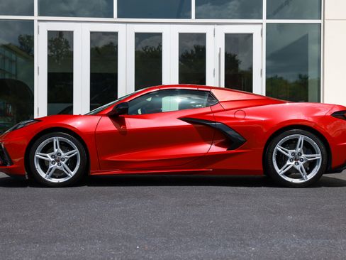 Used 2024 Chevrolet Corvette Stingray Preferred Conv w/ 2LT RWD image 3