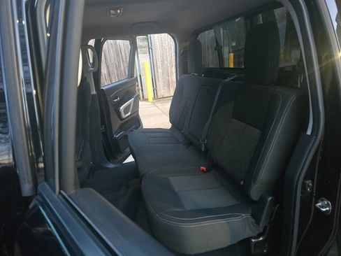 Used 2017 Nissan Titan SV image 33