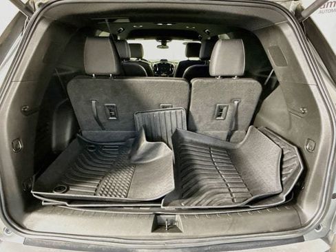 Used 2023 Chevrolet Traverse LT FWD image 26