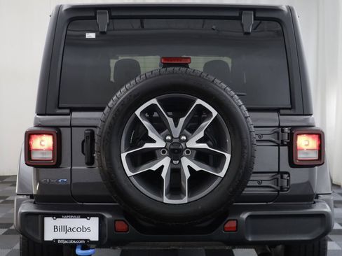 Used 2024 Jeep Wrangler Unlimited w/ Convenience Group AWD/4WD image 17