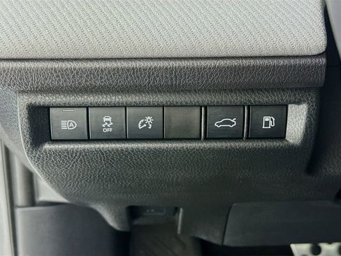 Used 2025 Toyota Camry SE image 11