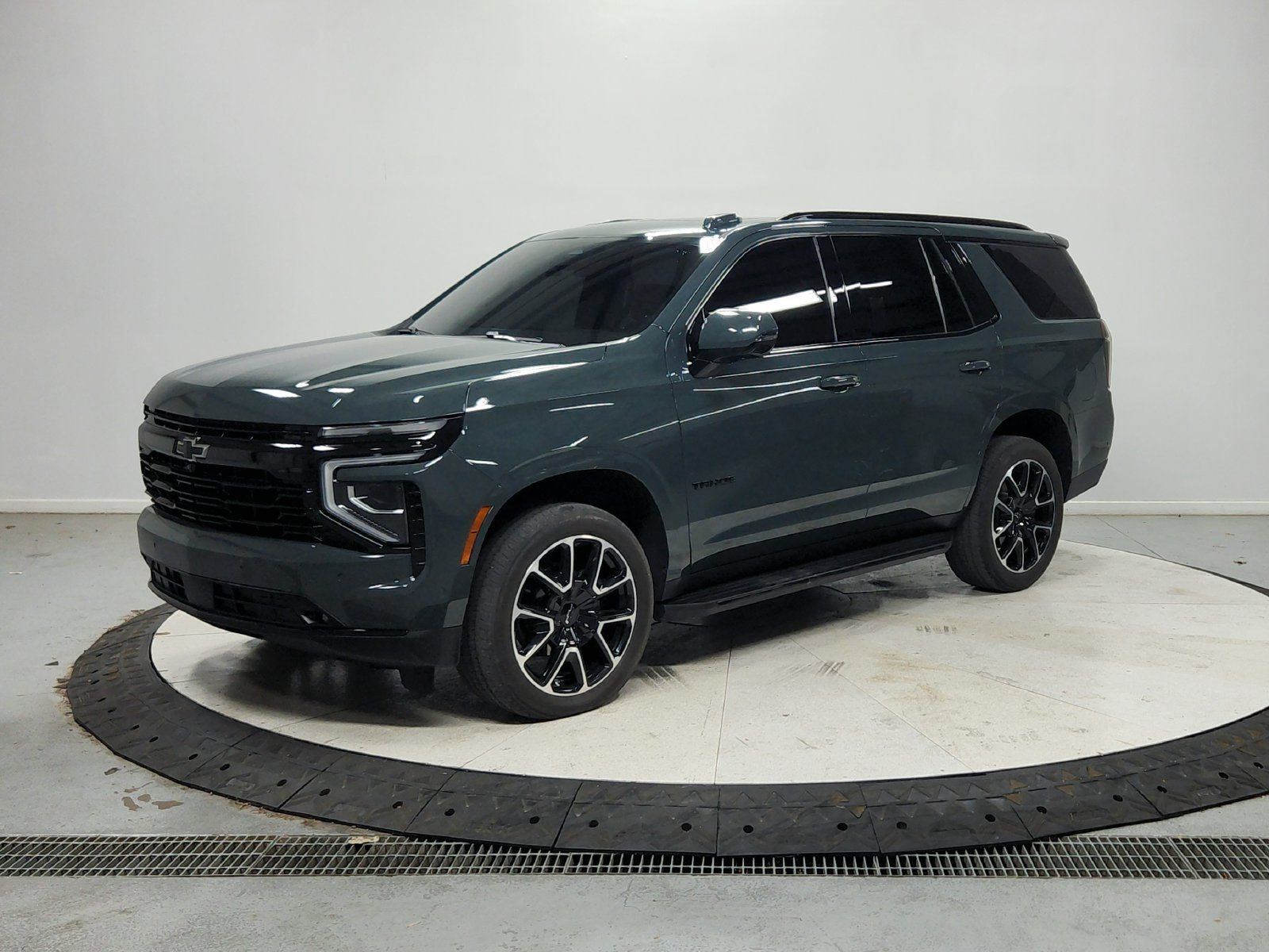 Used 2025 Chevrolet Tahoe RST RWD image 4