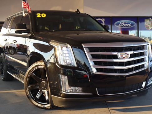 Used 2020 Cadillac Escalade Luxury image 2