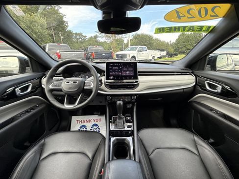 Used 2024 Jeep Compass Limited image 11