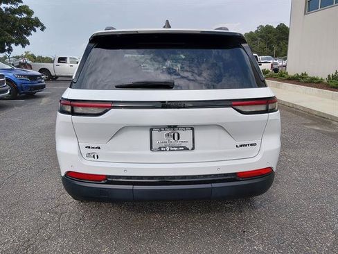 Certified 2023 Jeep Grand Cherokee Limited w/ Black Appearance Package AWD/4WD image 4
