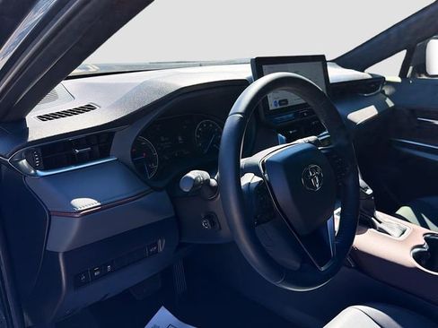 Used 2023 Toyota Venza XLE image 26